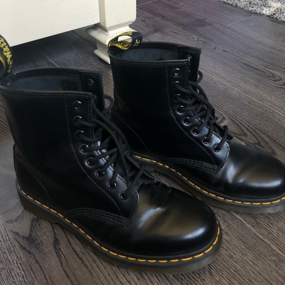 dr martens original black boots